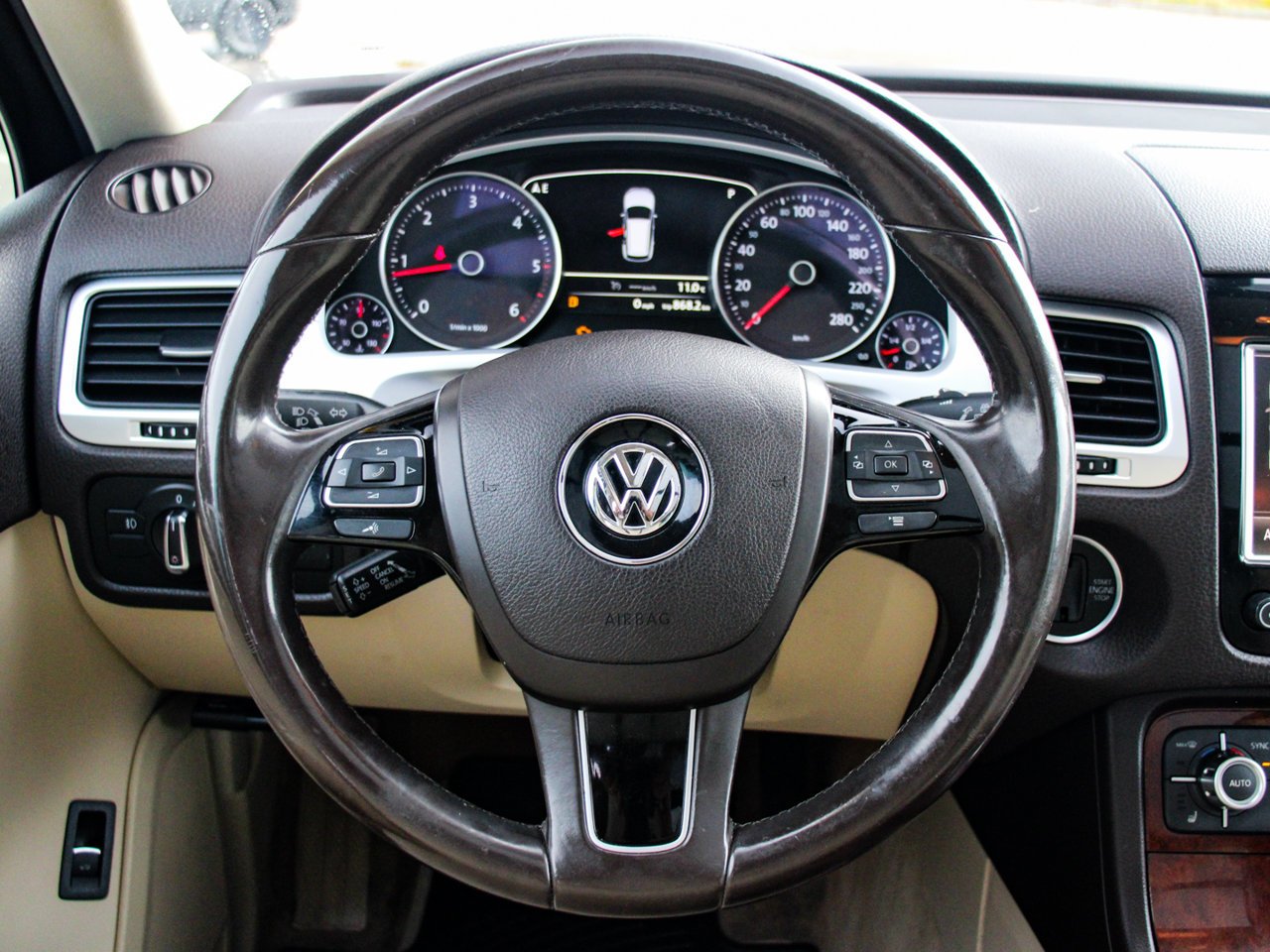 2014 Volkswagen Touareg 4dr TDI Execline Brown Sherwood Park - photo #18