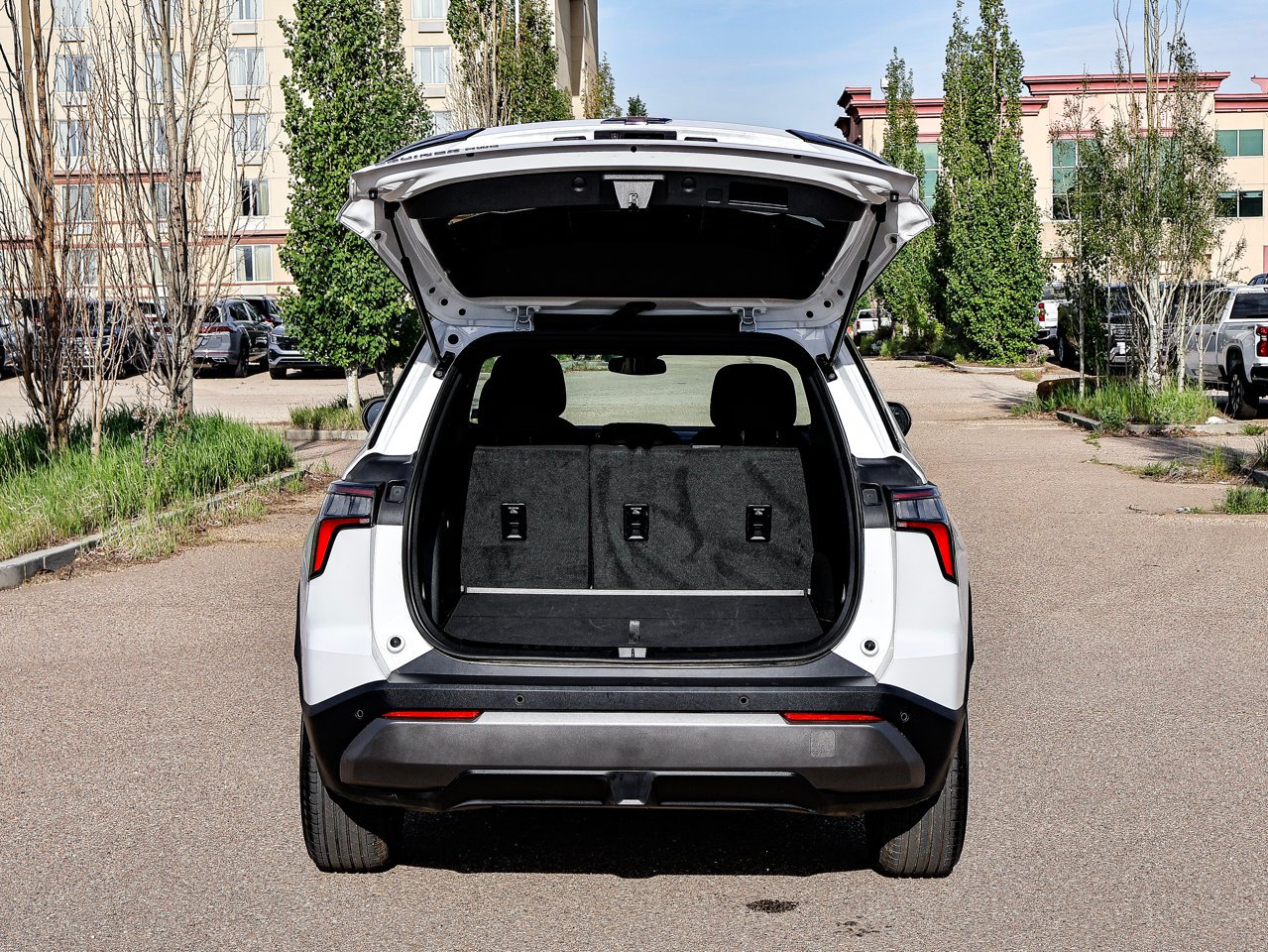 2026 Chevrolet Equinox AWD 4dr LT w/2LT White Sherwood Park - photo #14
