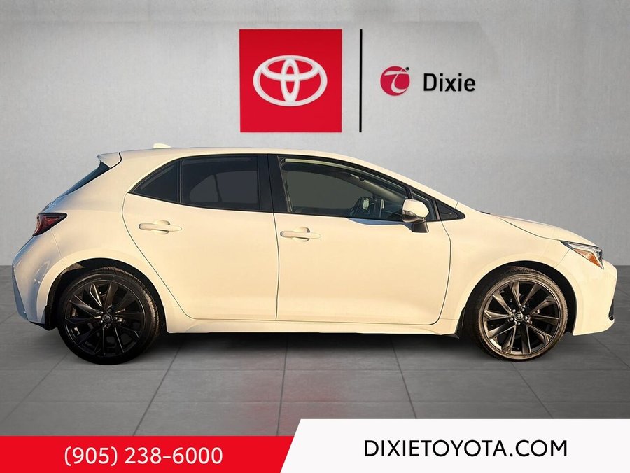 2023 Toyota Corolla Hatchback SE UPGRADE White