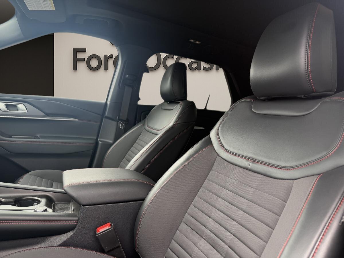 2025 Ford Explorer Black  - photo #7
