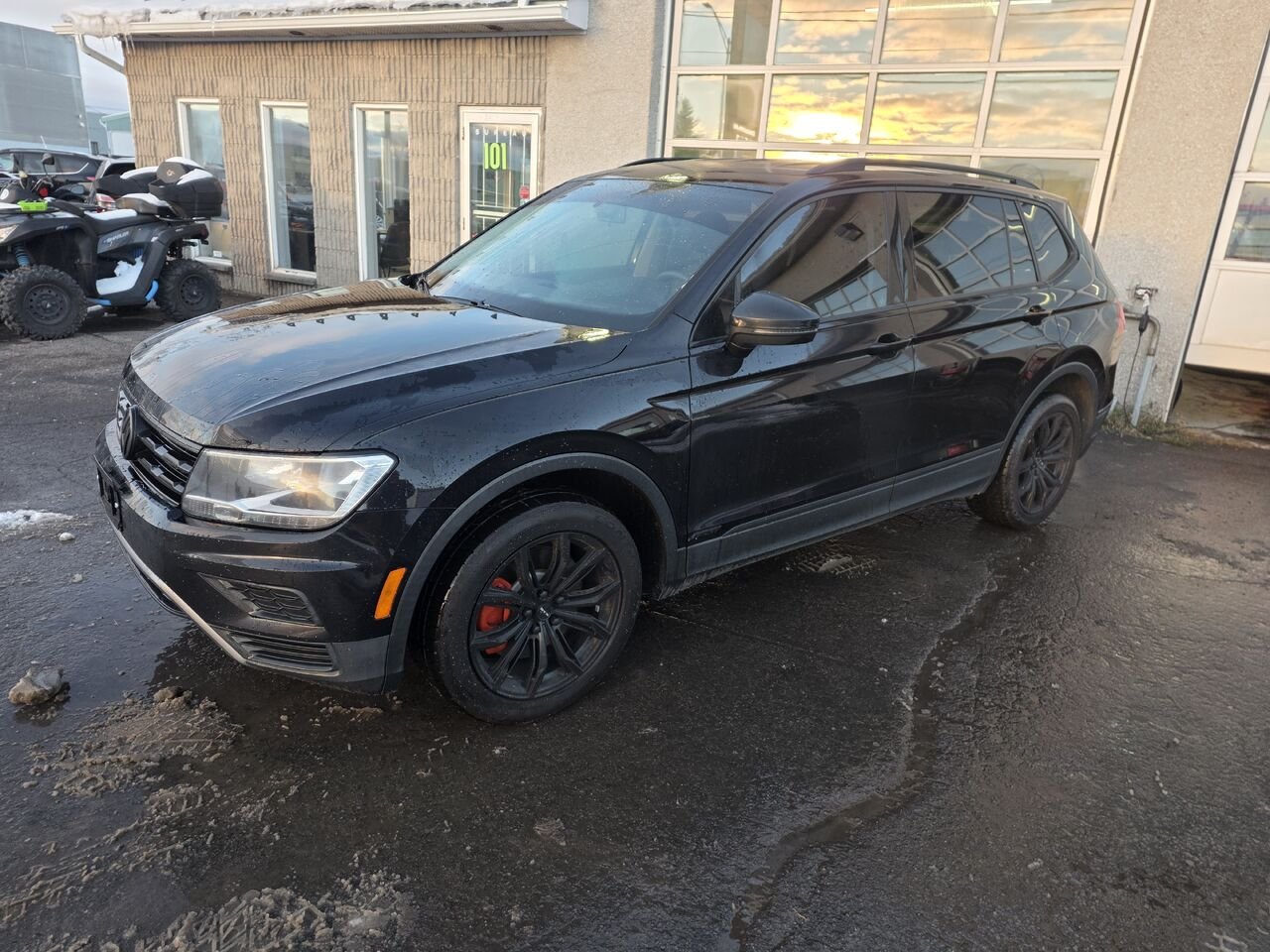 2019 Volkswagen Tiguan Black  - photo #1