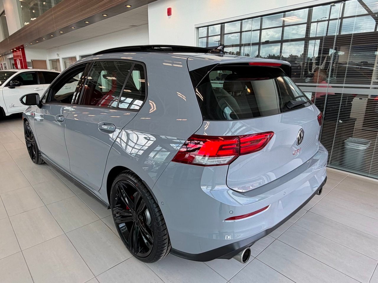 2024 Volkswagen Golf GTI Silver Notre-Dame-des-Prairies - photo #3