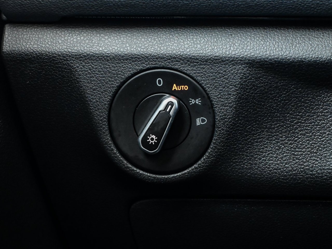 2025 Volkswagen Jetta Comfortline Auto Black Sherwood Park - photo #19