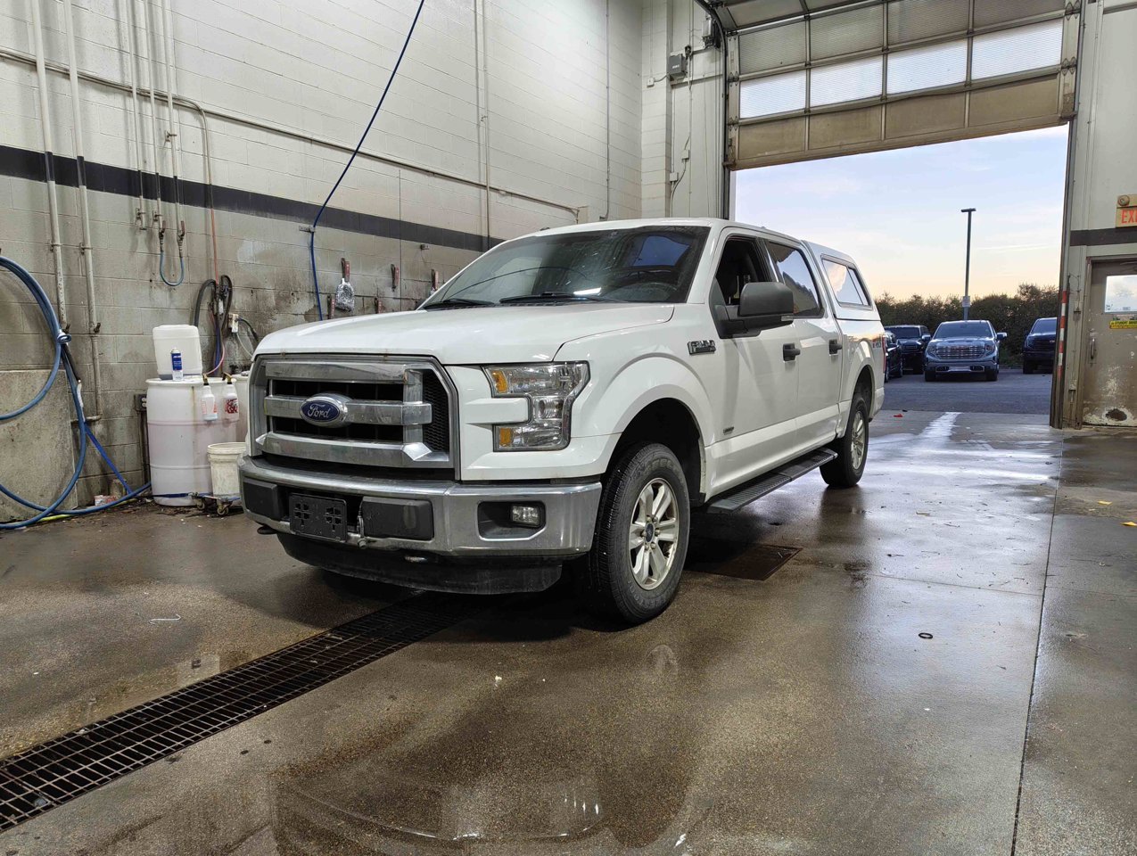 2015 Ford F-150 4WD SuperCrew 145 XLT White Sherwood Park - photo #3