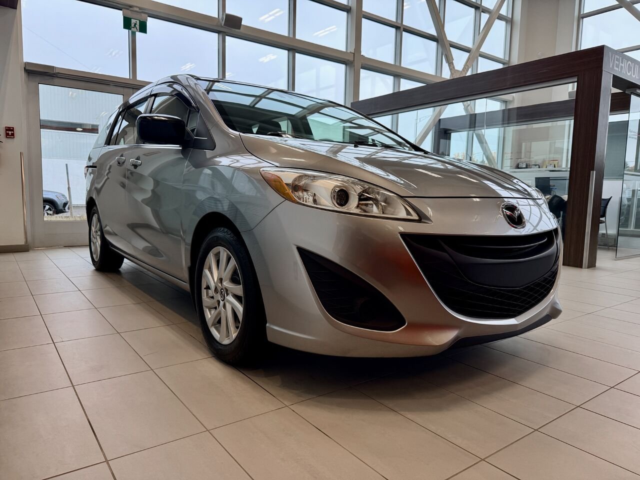 2014 Mazda Mazda5 Silver Notre-Dame-des-Prairies - photo #4