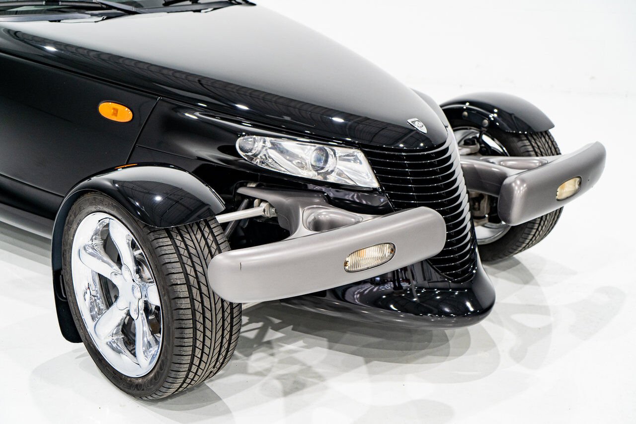 Plymouth Prowler Desirable Black Colour with only 7,611KM (4756mi) from new **PRICE IN USD** 1999 Noir Montréal - photo #45