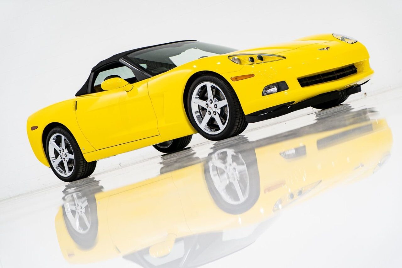 Chevrolet Corvette PRIX EN USD | With Only 900km (563mi) From New With Window Sticker 2008 Jaune Montréal - photo #95