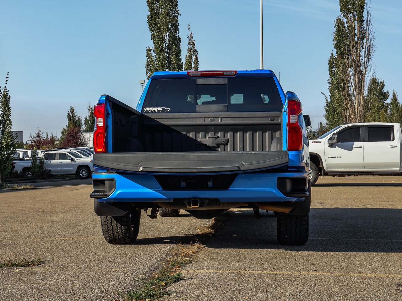 2025 Chevrolet Silverado 1500 4WD Crew Cab 147 RST Blue Sherwood Park - photo #8