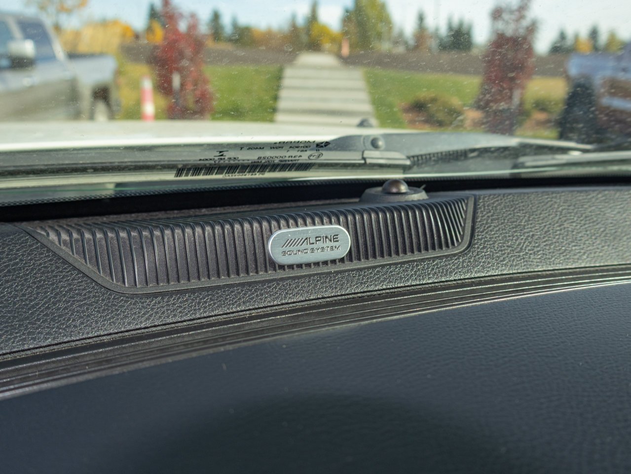 2018 Ram 1500 Limited 4x4 Crew Cab 5'7 Box *Ltd Avail* White Sherwood Park - photo #26