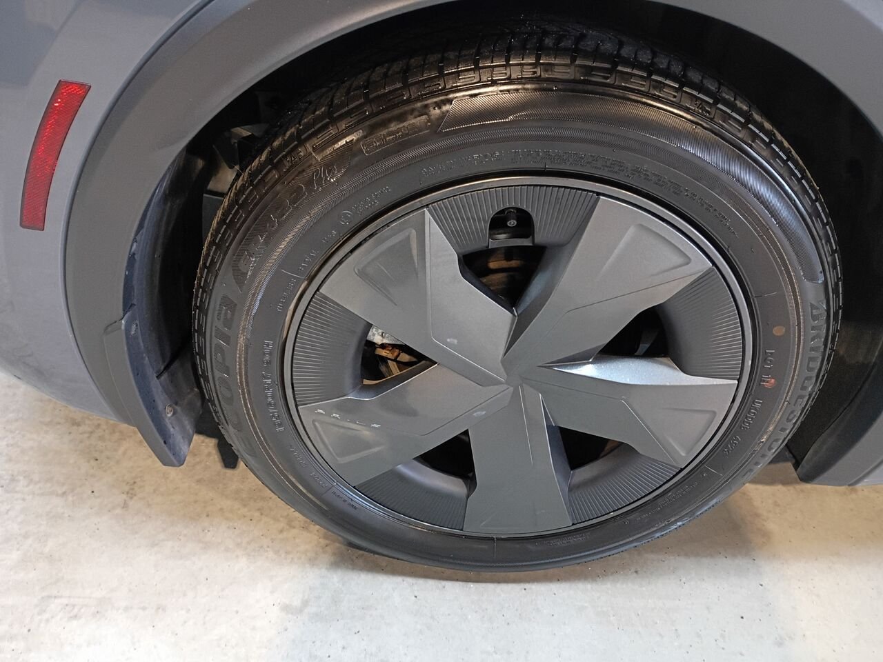 2024 Toyota Prius Prime Grey Blainville - photo #8