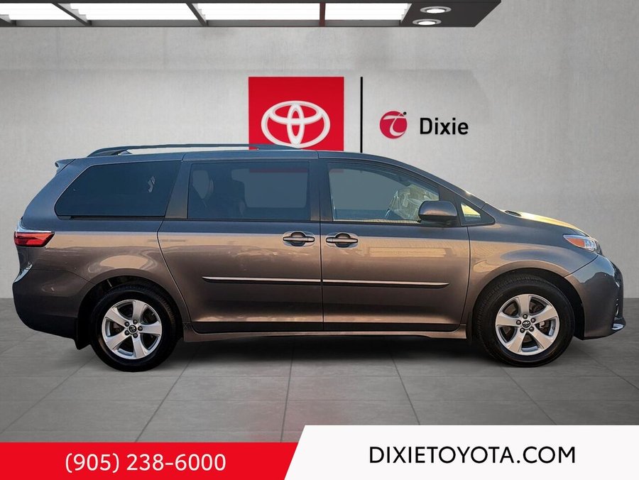 2019 Toyota Sienna LE 8-Passenger FWD Grey