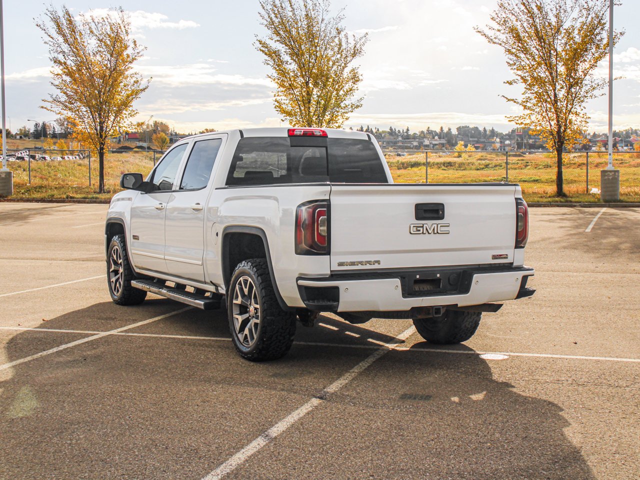 2016 GMC Sierra 1500 4WD Crew Cab 143.5 SLT White Sherwood Park - photo #5