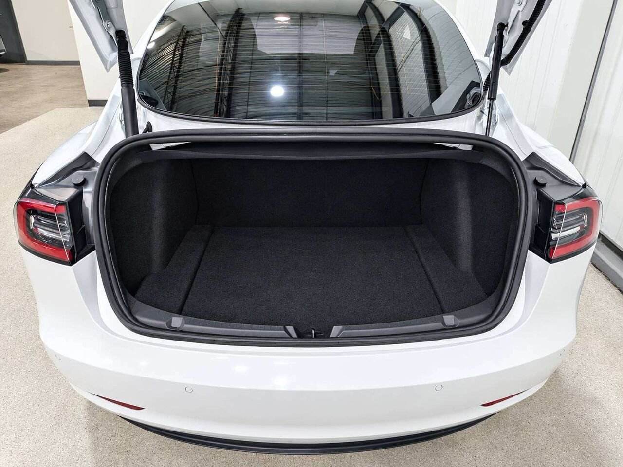 2022 Tesla Model 3 Standard Range RWD *Ltd Avail* White Val-David - photo #8