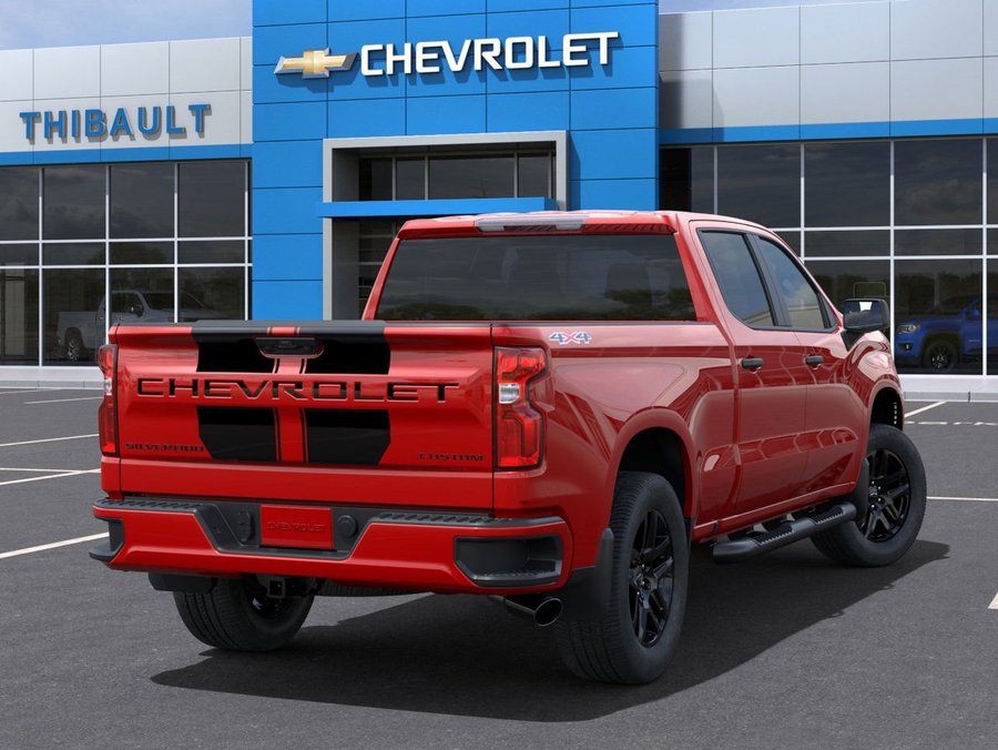 Chevrolet Silverado 1500 Personnalisée 2024 Rouge ardent