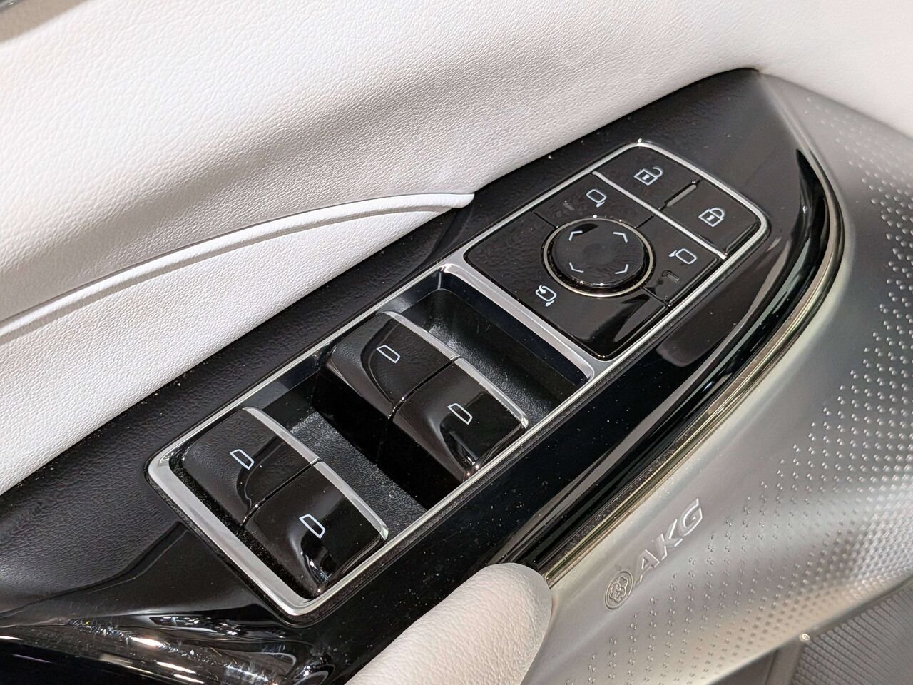 2024 Cadillac LYRIQ 4dr Luxury w/1SD Grey Val-David - photo #38