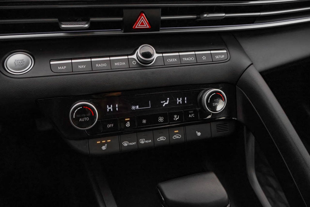 2025 Hyundai Elantra Preferred IVT w/Tech Pkg White Sherwood Park - photo #23
