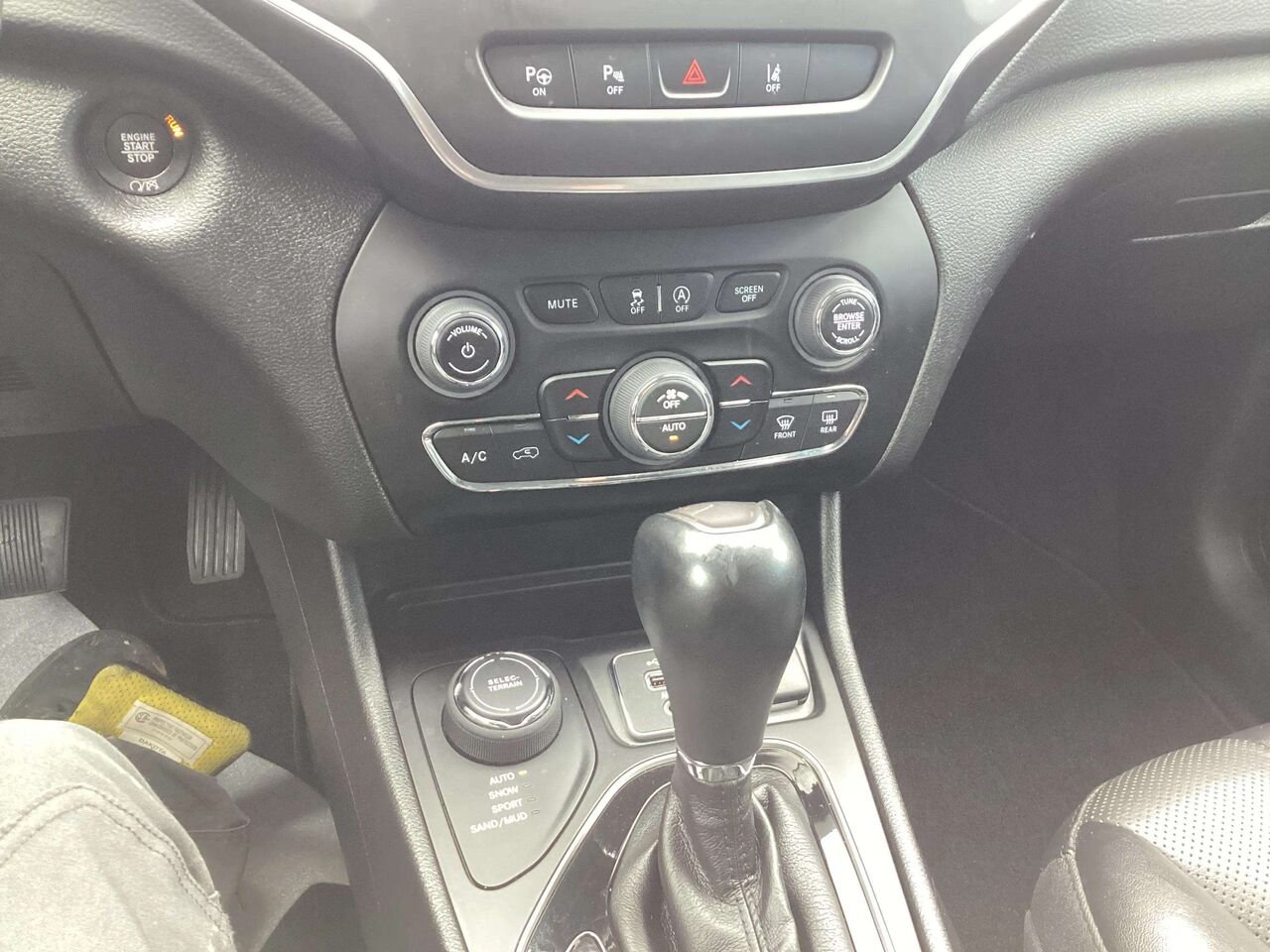 Jeep Cherokee 2023 Gris Gatineau - photo #18
