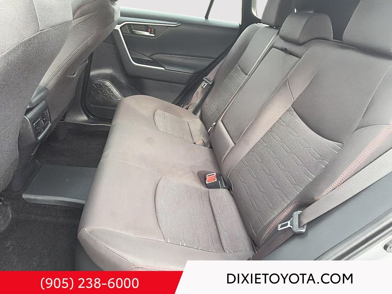 2024 Toyota RAV4 Prime PRIME SE AWD / PLUG-IN HYBRID / HEATED SEATS / MOONROOF / ALLOY WHEELS / CARPLAY AND ANDROID AUTO Silver Mississauga - photo #19