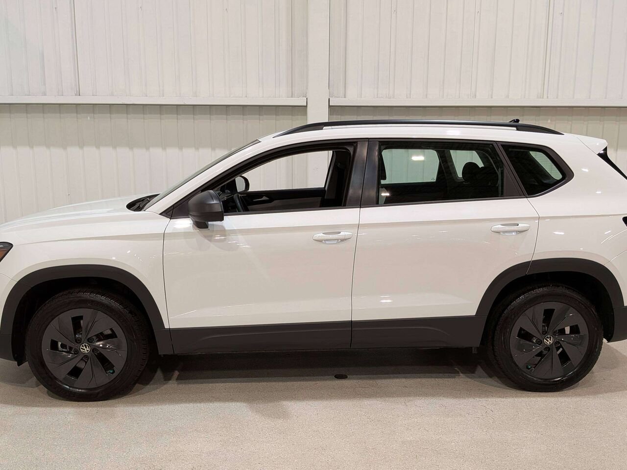2025 Volkswagen Taos Trendline FWD White Val-David - photo #4