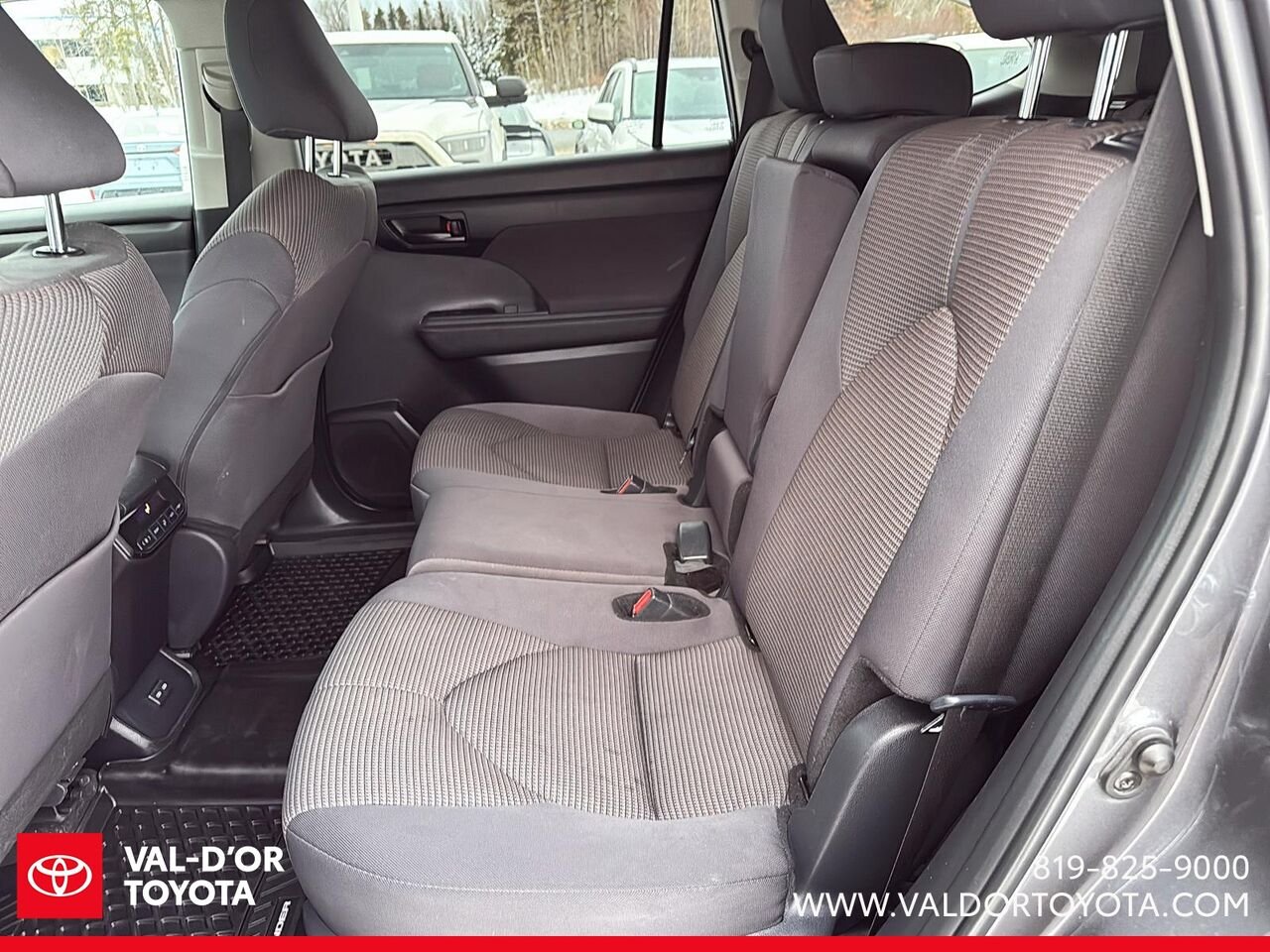 2024 Toyota Highlander AWD LE AWD Magnetic Grey Metallic Val-d'Or - photo #8