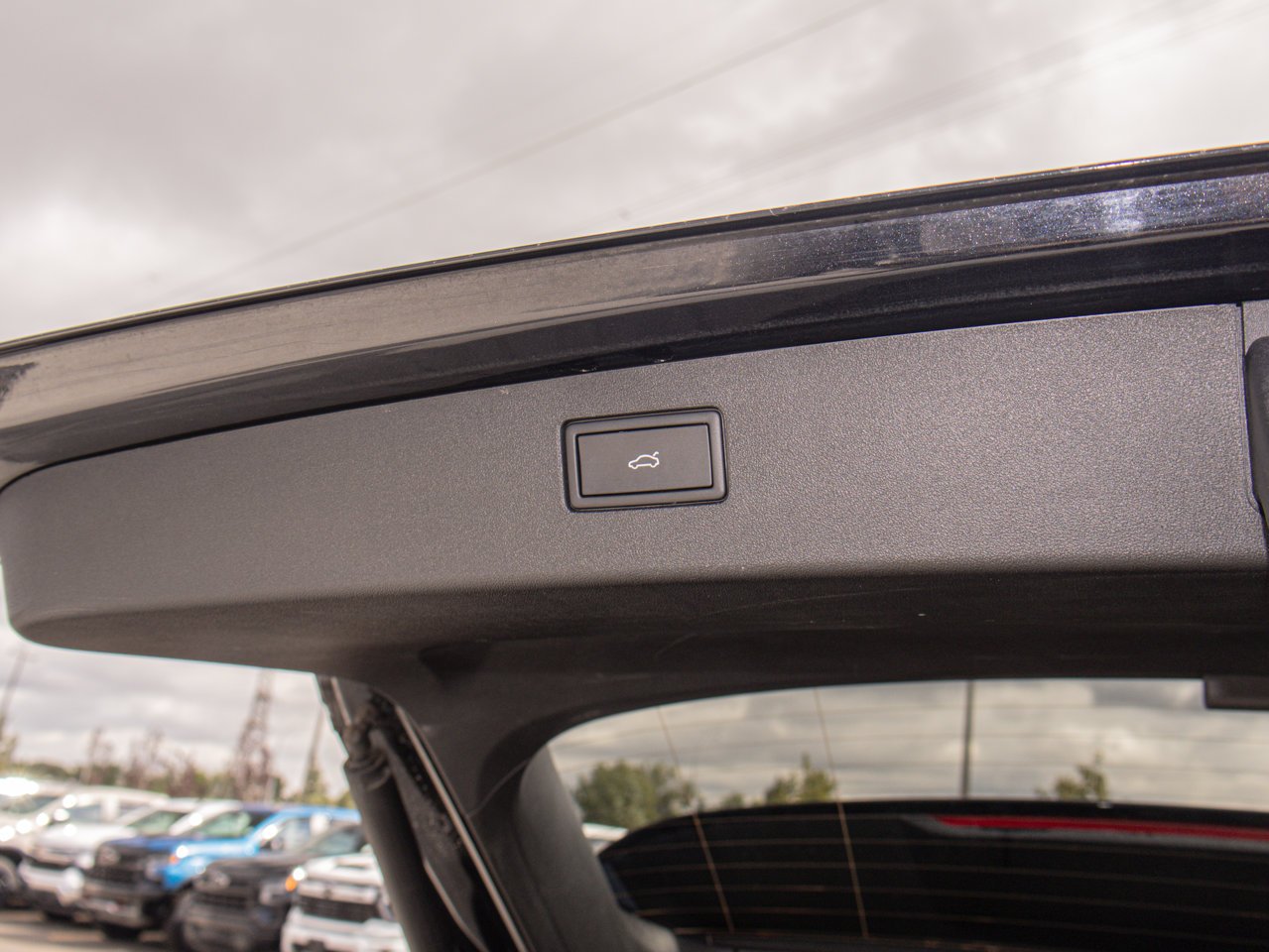2026 Volkswagen Tiguan Comfortline 4MOTION Black Sherwood Park - photo #11