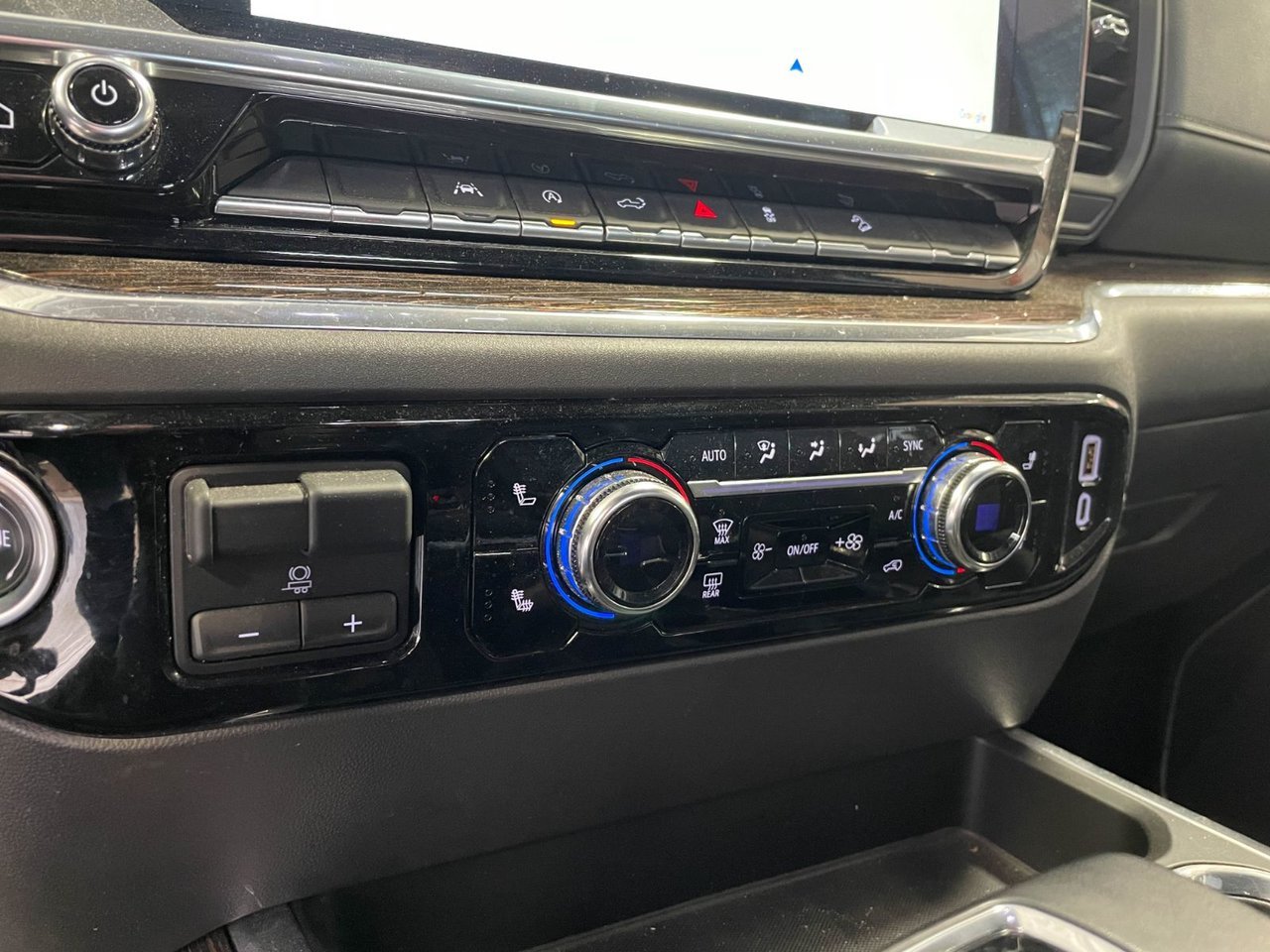 2024 GMC Sierra 1500 ELEVATION CREW 4X4 V8 *NAV* SIÈGES CHAUFF BEDLINER Black Saint-Jérôme - photo #12