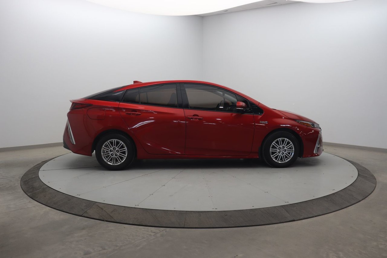 2018 Toyota Prius Prime ROUGE Red Baie-Comeau - photo #2