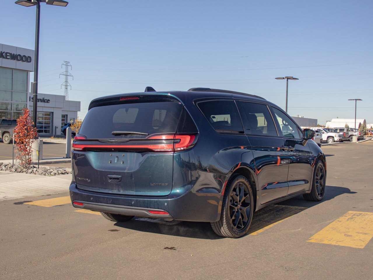2025 Chrysler Pacifica Limited FWD Blue Sherwood Park - photo #9