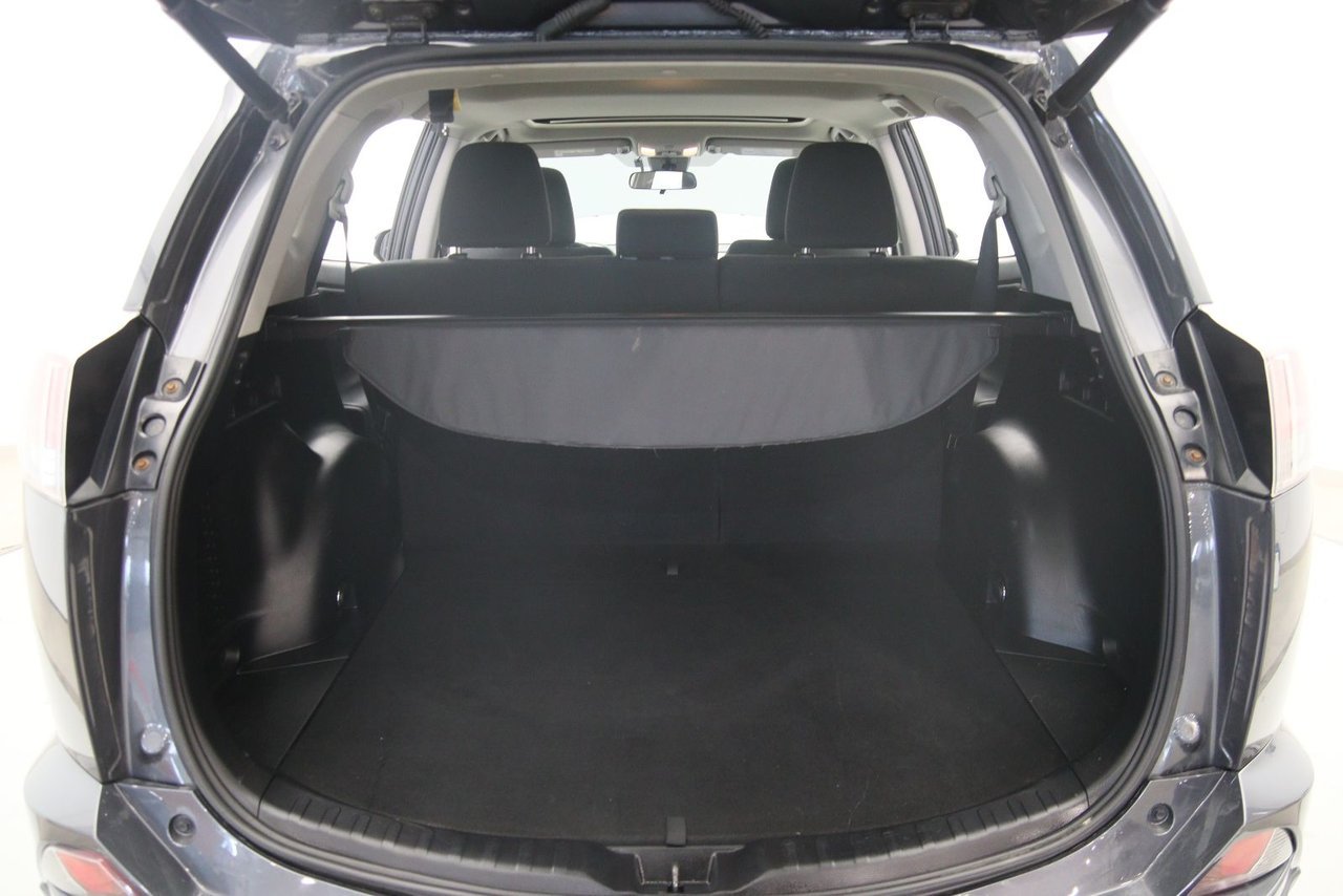 Toyota RAV4 XLE 2018 Gris Baie-Comeau - photo #17