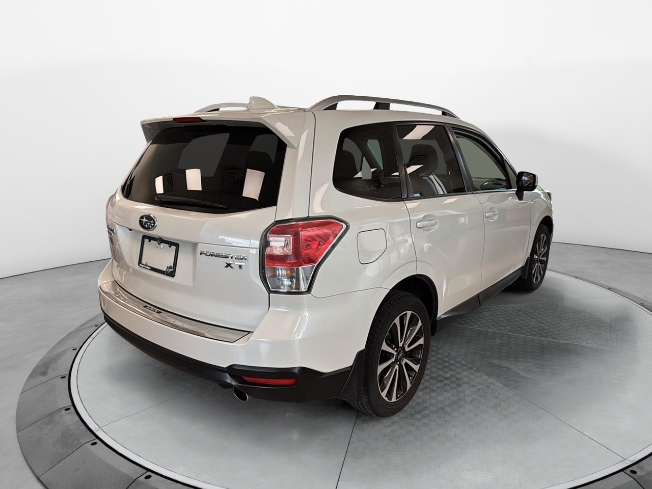 2017 Subaru Forester White Baie-Comeau - photo #5