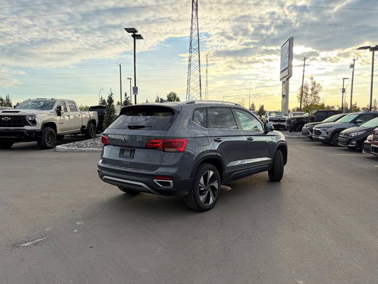 2024 Volkswagen Taos Comfortline 4MOTION Grey Sherwood Park - photo #4