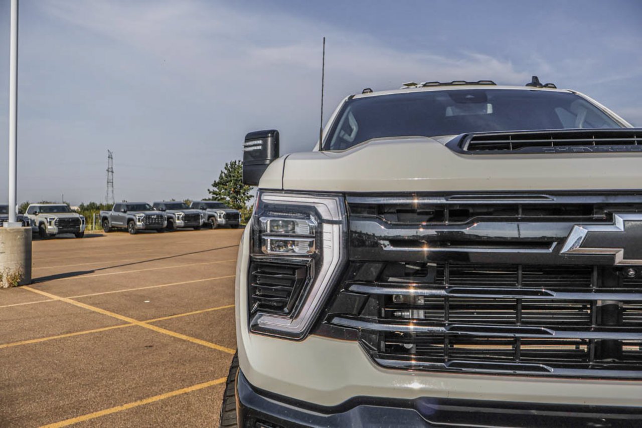 2026 Chevrolet Silverado 3500HD 4WD Crew Cab 159 LT White Sherwood Park - photo #10
