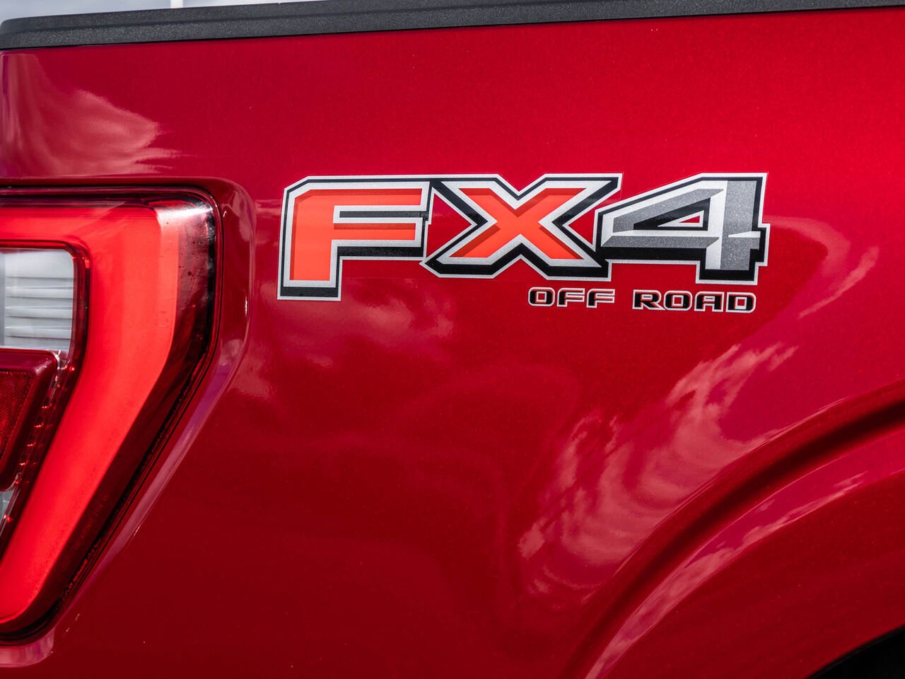 2022 Ford F-150 Red Sainte-Julienne - photo #6