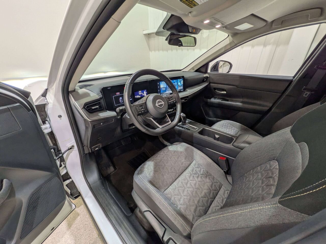 2026 Nissan Kicks SV AWD White Val-David - photo #9