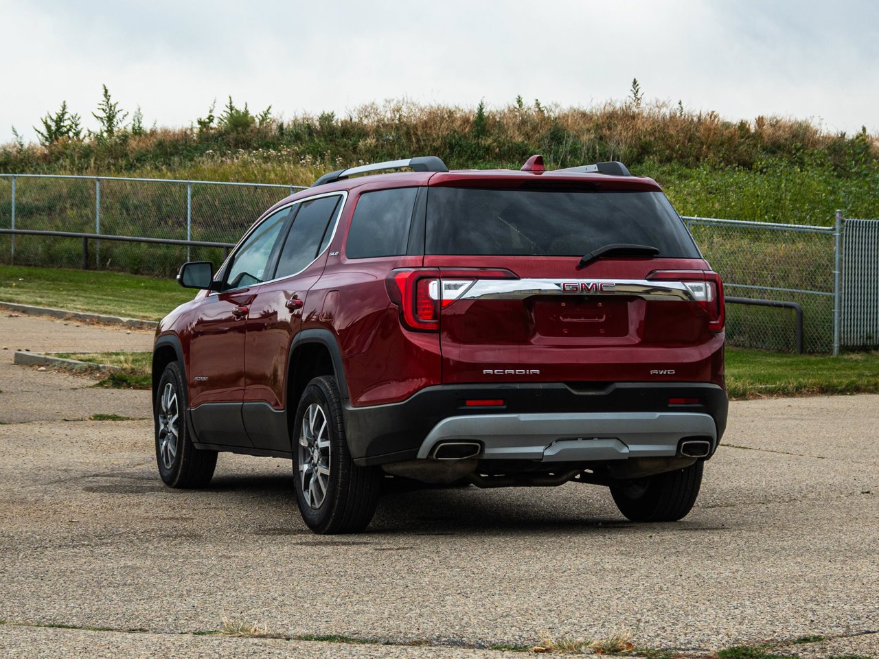 2023 GMC Acadia AWD 4dr SLE Red Sherwood Park - photo #11