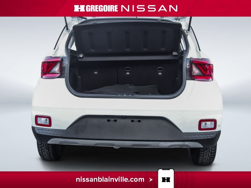 2021 Hyundai Venue White Laval - photo #26