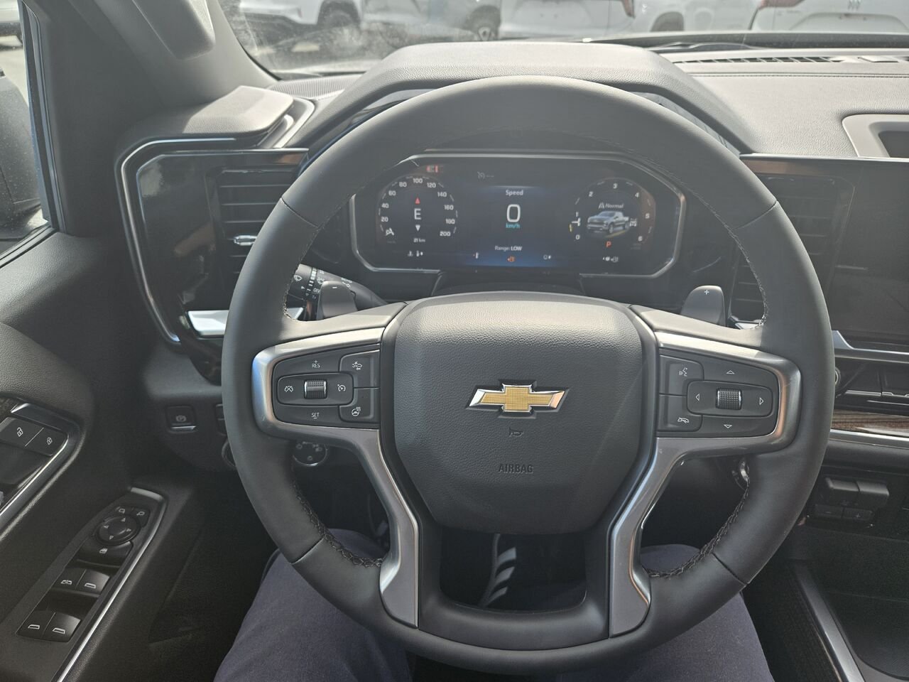 2026 Chevrolet Silverado 1500 LT cabine multiplace 4RM 147 po Black Thetford Mines - photo #8