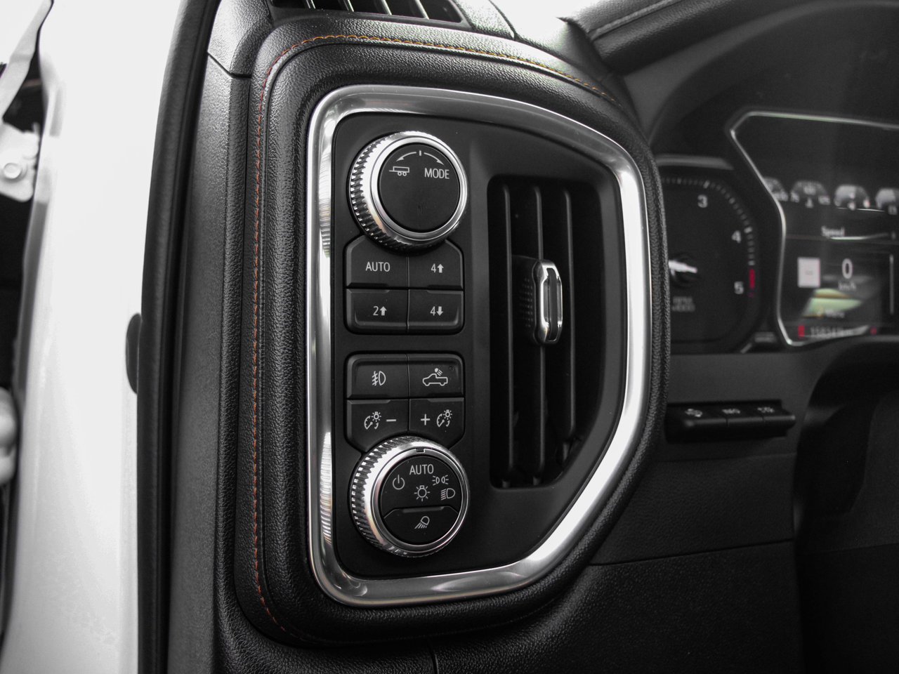 2022 GMC Sierra 3500HD 4WD Crew Cab 159 AT4 White Sherwood Park - photo #18