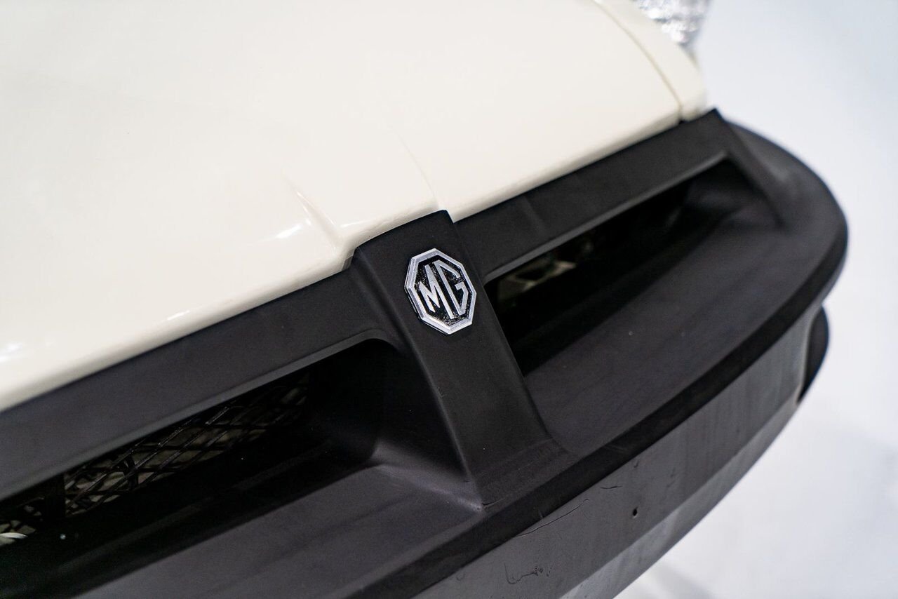 MG B Beautifully presented from former complete restoration 1979 Blanc Montréal - photo #45