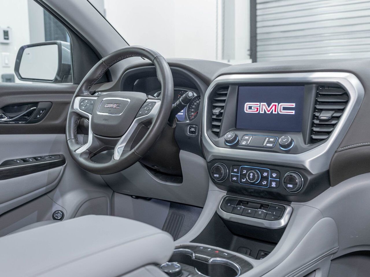 GMC Acadia SLT AWD *NAV* CUIR SIÈGES CHAUF HAYON ELECT BOSE 2023 Gris Saint-Jérôme - photo #26