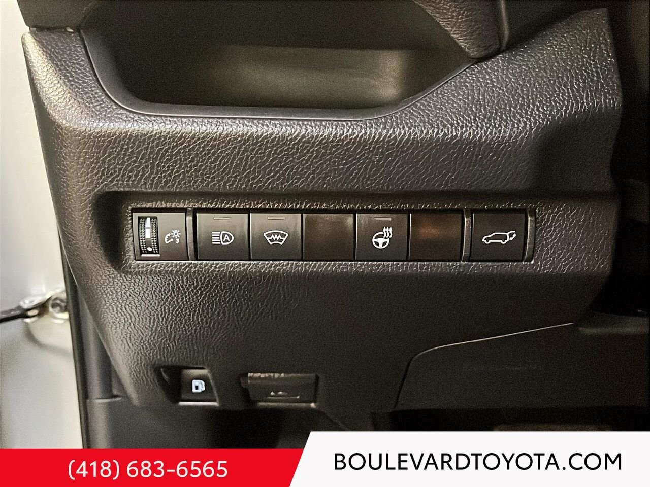 Toyota RAV4 Hybride 100665A-3 | SE, AWD 2023 Argent Québec - photo #12