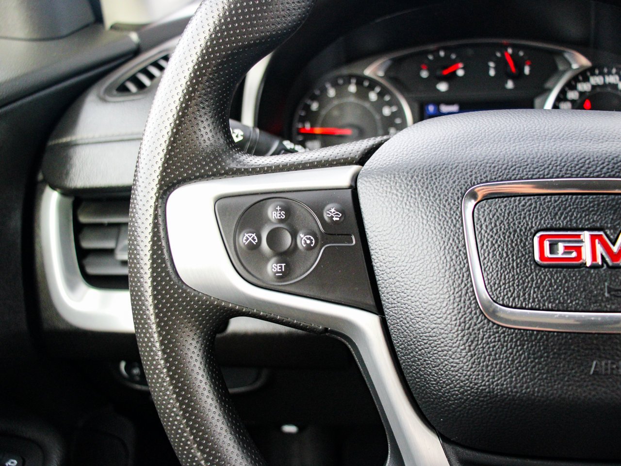 2024 GMC Terrain AWD 4dr SLE White Sherwood Park - photo #18