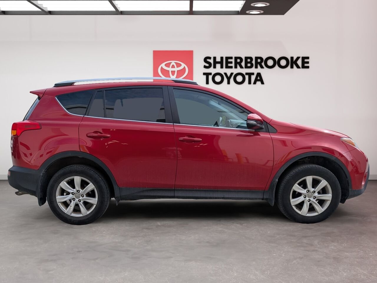 Toyota RAV4 LE/SIÈGES CHAUFFANTS/CAMÉRA DE RECUL/BLUETOOTH/AC/ 2015 Rouge Sherbrooke - photo #2