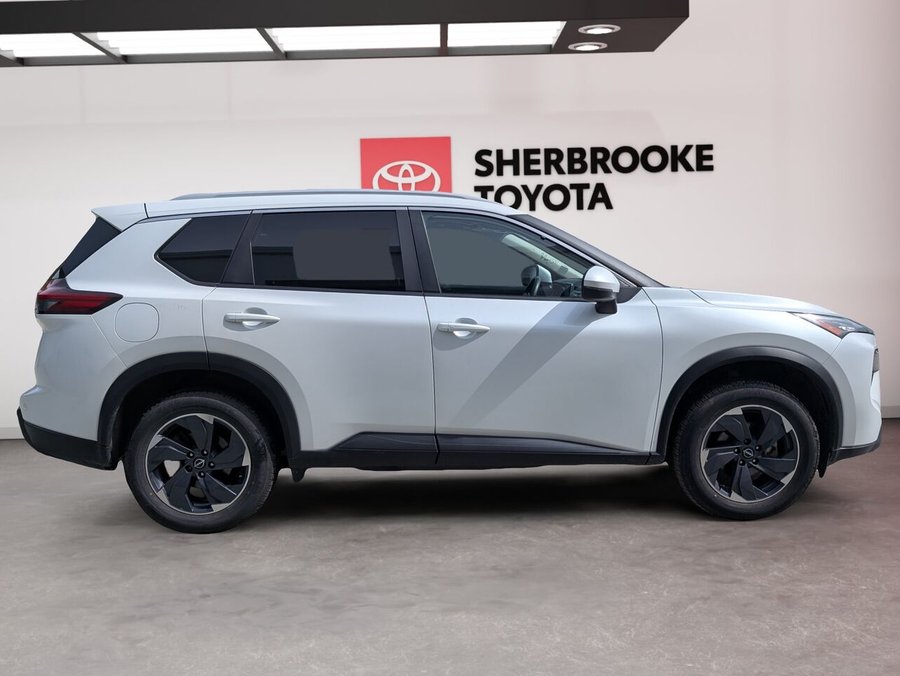 2024 Nissan Rogue SV/SIÈGES CHAUFFANTS/TOIT OUVRANT PANORAMIQUE/VOLANT CHAUFFANT/AC BIZONE White