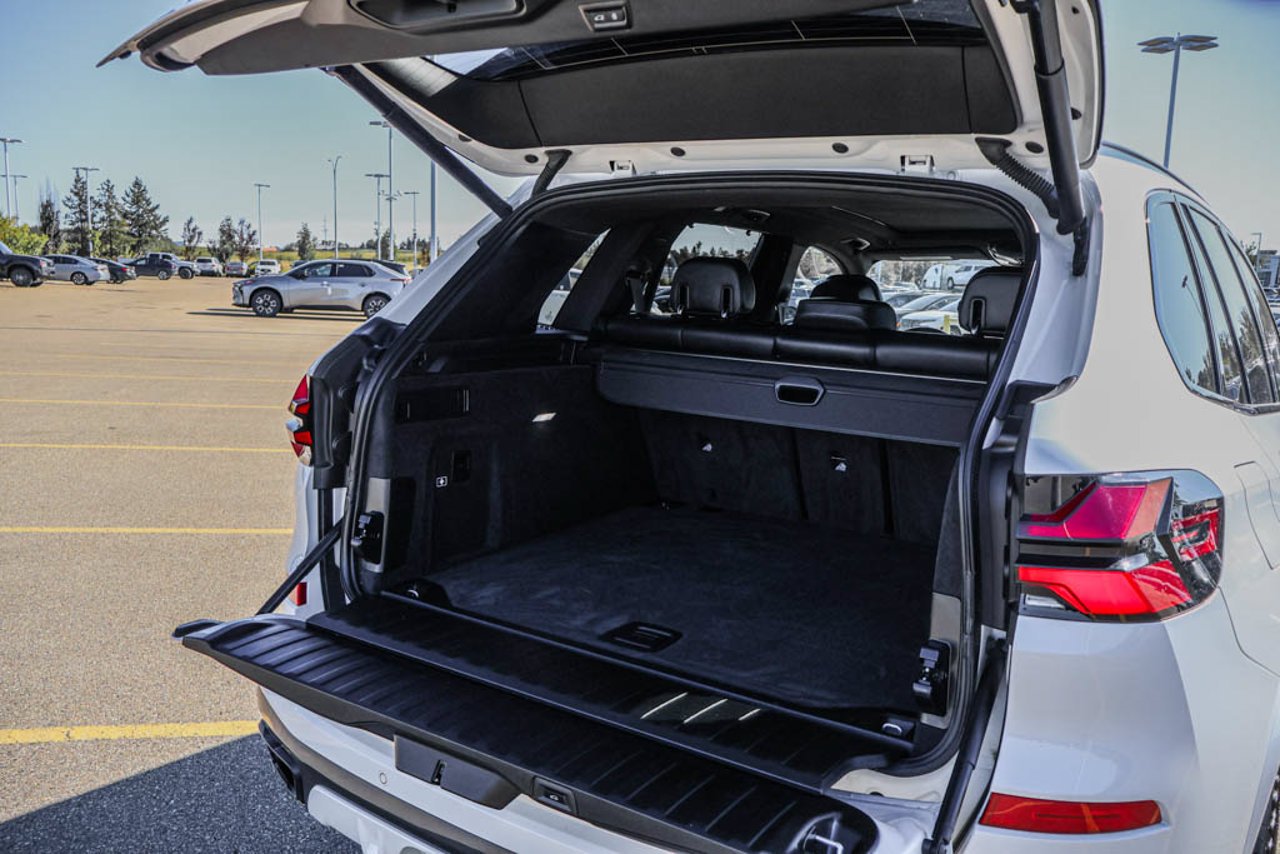 2024 BMW X5 xDrive40i Sports Activity Vehicle White Sherwood Park - photo #7