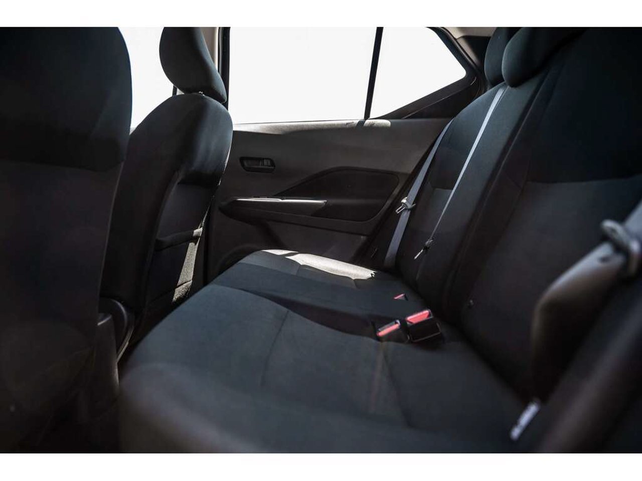 2025 Nissan Kicks Play Silver Sainte-Julienne - photo #22