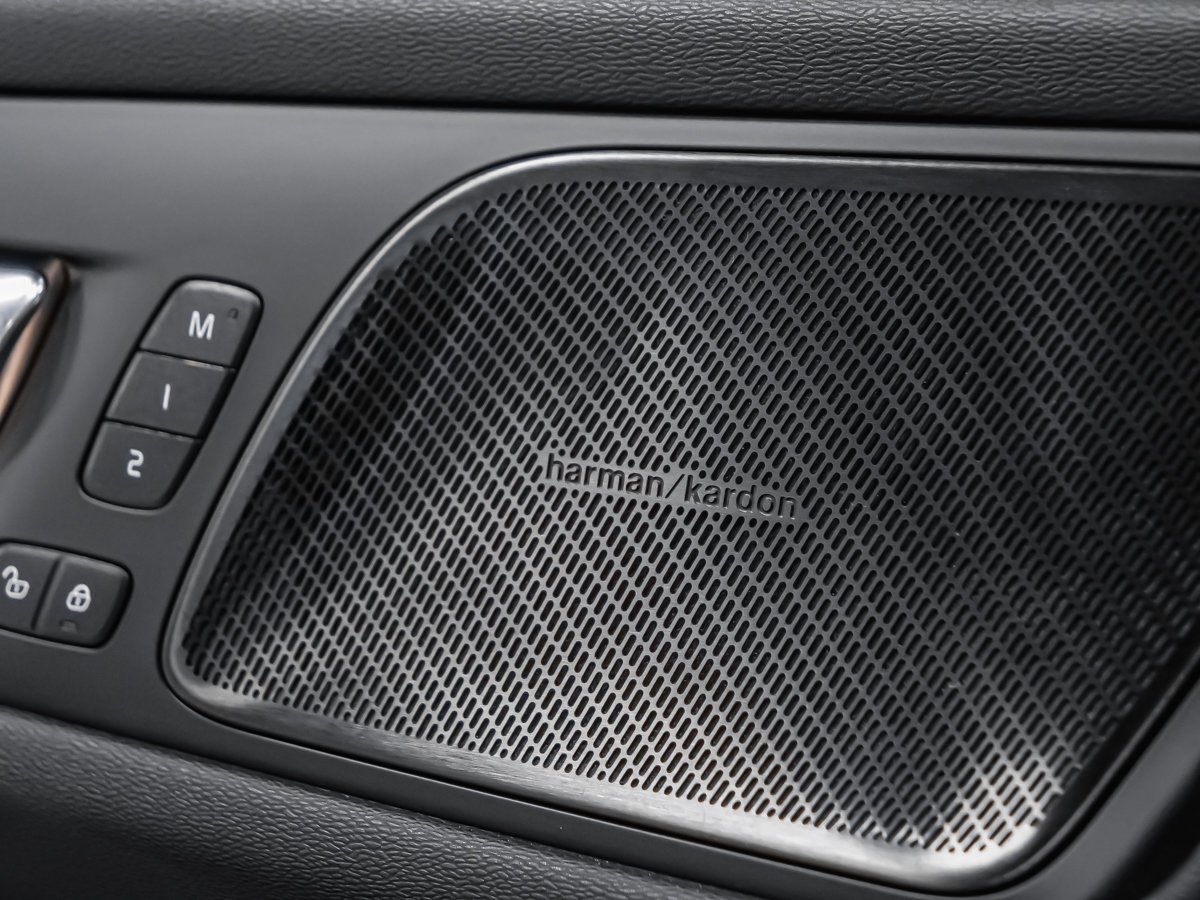 2023 Volvo V60 Cross Country B5 PLUS CLIMAT POLESTAR HARMAN KARDON Black Montreal - photo #9