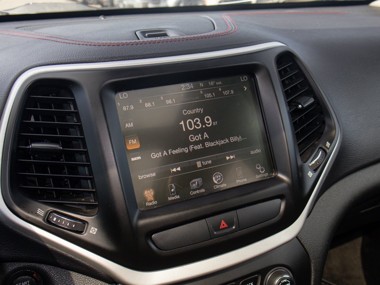2015 Jeep Cherokee 4WD 4dr Trailhawk gray Sherwood Park - photo #26