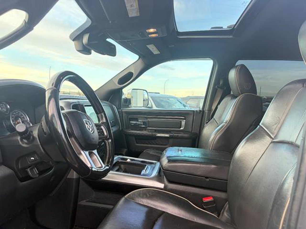 2018 Ram 1500 Limited 4x4 Crew Cab 5'7 Box *Ltd Avail* White Sherwood Park - photo #5