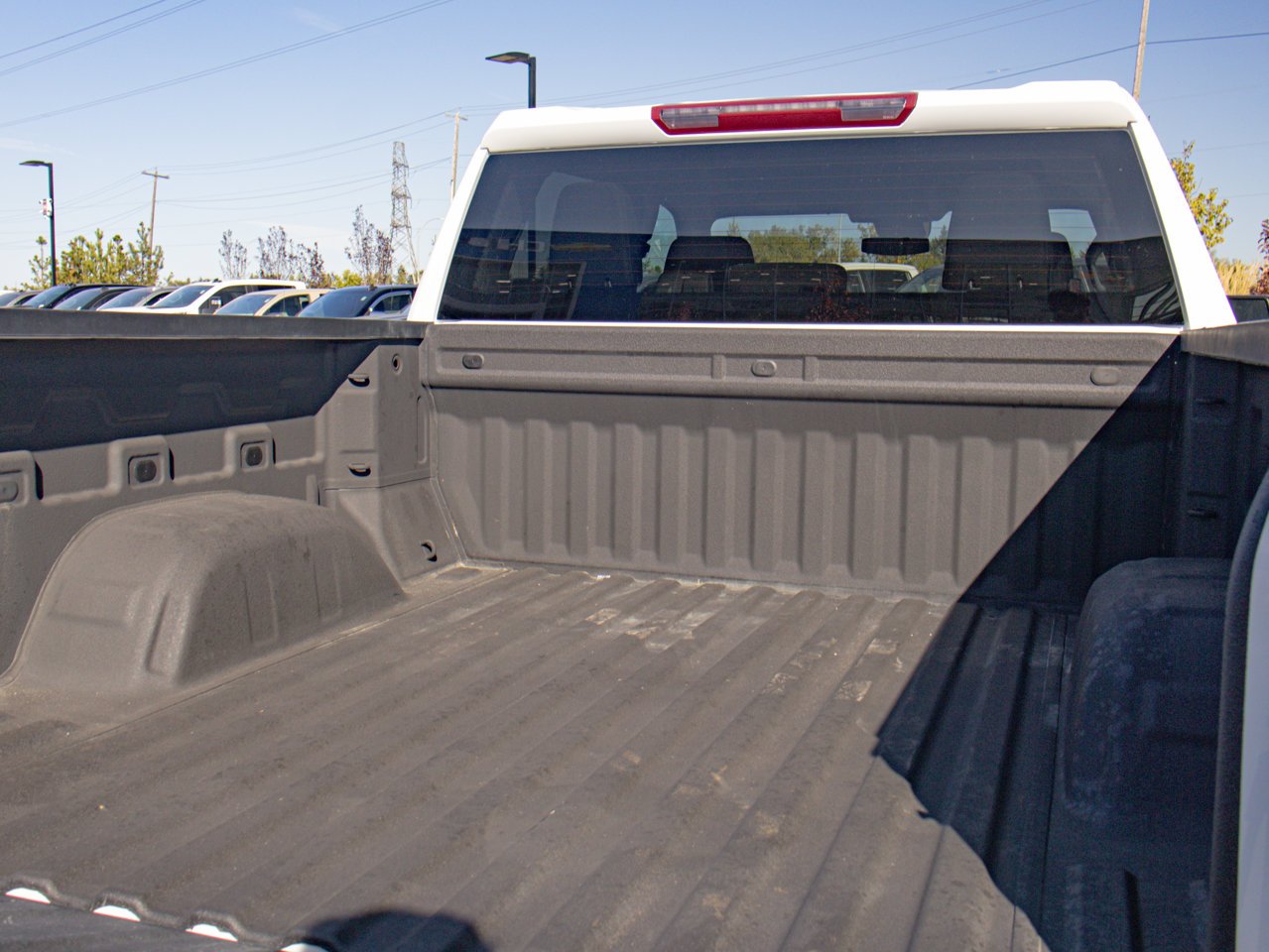 2023 Chevrolet Silverado 1500 4WD Crew Cab 147 LT White Sherwood Park - photo #10